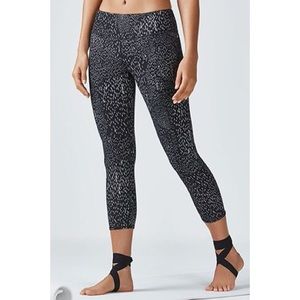 Mid Rise Yoga Capris